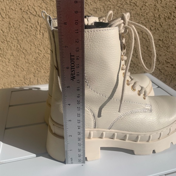 Vince Camuto white leather lug sole booties size 7 - Picture 6 of 16